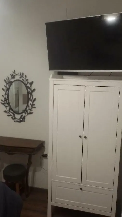 Room Mate Split contacts